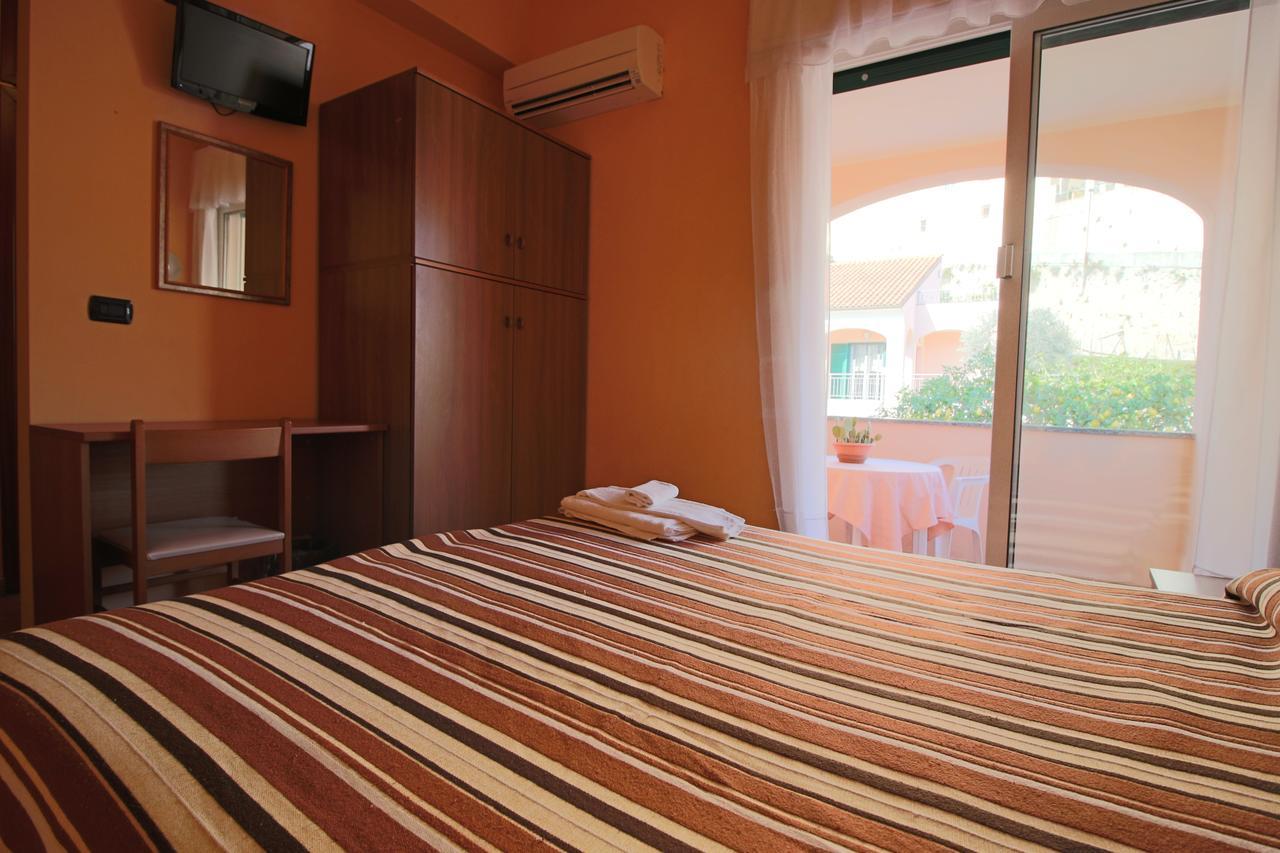 Hotel Residence Mirafiori โลอาโน ภายนอก รูปภาพ